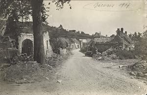 Foto Ansichtskarte / Postkarte Bièvres Ardennes, Straßenpartie, Zerstörte Häuser, I. WK