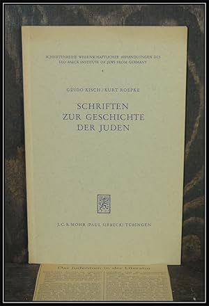 Image du vendeur pour Schriften zur Geschichte der Juden. Eine Bibliographie der in Deutschland und der Schweiz 1922 - 1955 erschienenen Dissertationen. mis en vente par Antiquariat Johann Forster