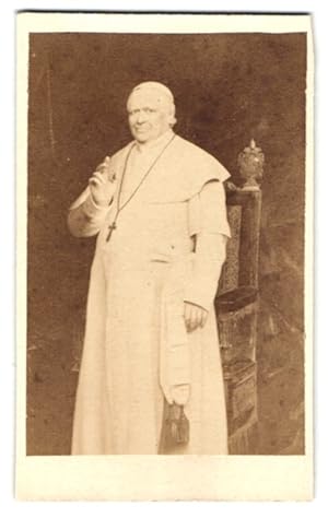 Fotografie unbekannter Fotograf und Ort, Papst Pius IX am heiligen Stuhl