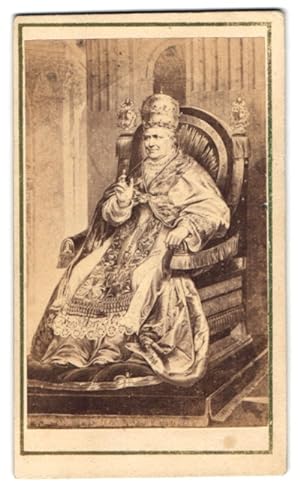Fotografie Fratelli d`Alessandri, Rom, Papst Pius IX mit Tiara, nach einem Gemälde