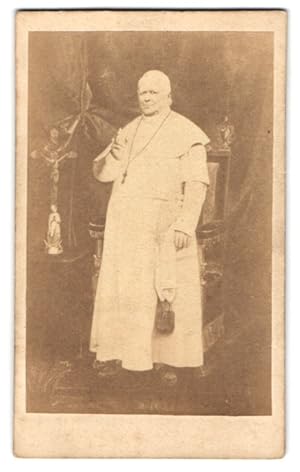 Fotografie unbekannter Fotograf und Ort, Papst Pius IX vor dem heiligen Stuhl
