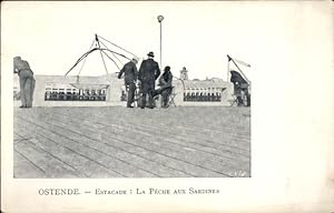 Ansichtskarte / Postkarte Ostende Westflandern, Estacade, Sardinenfischer auf der Landungsbrücke