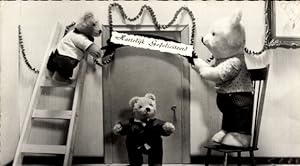 Ansichtskarte / Postkarte Glückwunsch Geburtstag, Teddys hängen ein Schild auf