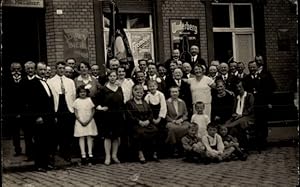 Foto Ansichtskarte / Postkarte Geselligkeitsverein Einigkeit 1929, Gruppenaufnahme, Reklameschild...