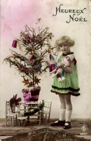 Ansichtskarte / Postkarte Glückwunsch Weihnachten, Mädchen mit Puppen am Tannenbaum