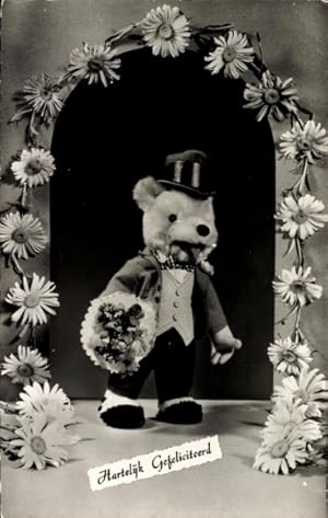 Ansichtskarte / Postkarte Glückwunsch Geburtstag, Teddy mit Blumenstrauß