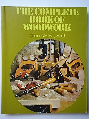 Bild des Verkufers fr THE COMPLETE BOOK OF WOODWORK zum Verkauf von GfB, the Colchester Bookshop
