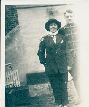 Studentika Foto Portrait eines Studenten und einer Frau, Uniform, Hut