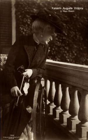 Ansichtskarte / Postkarte Kaiserin Auguste Viktoria, Exil im Haus Doorn, Rollstuhl, Liersch 7952
