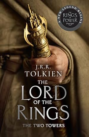 Bild des Verkufers fr The Two Towers: Discover Middle-earth in the Bestselling Classic Fantasy Novels before you watch 2022's Epic New Rings of Power Series: Book 2 (The Lord of the Rings) zum Verkauf von WeBuyBooks 2