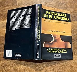 Immagine del venditore per Fantasmas en el cerebro. Los misterios de la mente al descubierto venduto da La Social. Galera y Libros