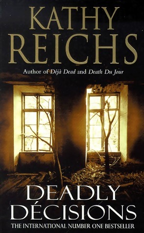 Image du vendeur pour Deadly decisions - Kathy Reichs mis en vente par Book Hmisphres