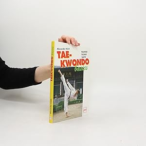 Bild des Verkufers fr Tae-kwondo basics zum Verkauf von Bookbot