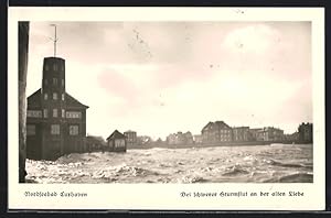 Ansichtskarte Cuxhaven, Ortsansicht bei schwerer Sturmflut an der alten Liebe
