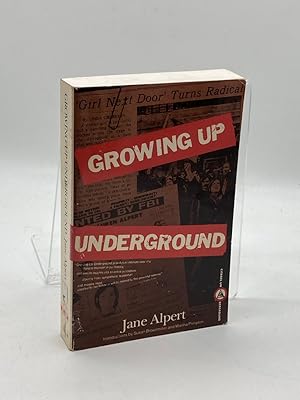 Bild des Verkufers fr Growing Up Underground zum Verkauf von True Oak Books
