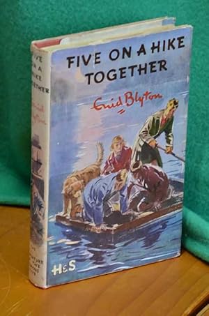 Imagen del vendedor de Five on a Hike Together a la venta por Shiny Owl Books