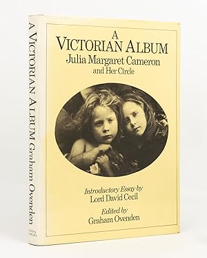 Image du vendeur pour A Victorian Album. Julia Margaret Cameron and Her Circle mis en vente par Michael Treloar Booksellers ANZAAB/ILAB