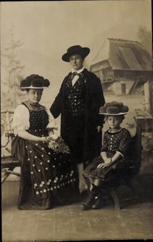 Foto Ansichtskarte / Postkarte Volkstrachten aus Baden, Familienbild