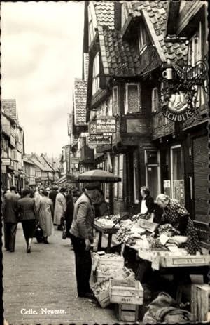 Ansichtskarte / Postkarte Celle in Niedersachsen, Neuestraße, Gasthaus Schulze, Straßenhändlerin