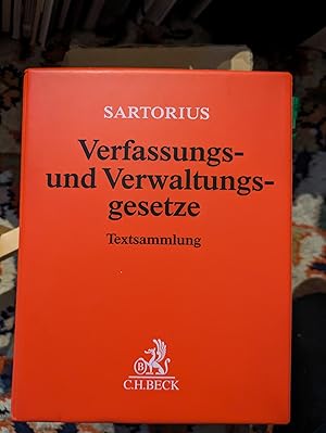 Seller image for Verfassungs- und Verwaltungsgesetze, Textsammlung, Stand 18. Mai 2022, im Schuber for sale by Verlag Robert Richter