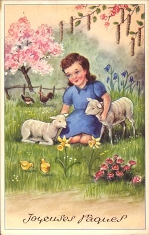 Ansichtskarte / Postkarte Glückwunsch Ostern, Mädchen mit Lämmern und Küken auf einer Wiese