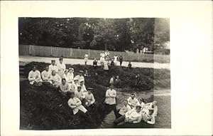 Foto Ansichtskarte / Postkarte Deutsche Soldaten und Krankenschwestern, Lazarett 1. WK, Juli 1915