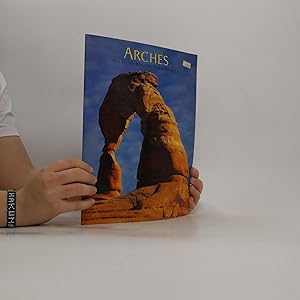 Bild des Verkufers fr Arches: The history behind the scenery zum Verkauf von Bookbot