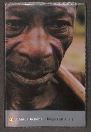 Bild des Verkufers fr Things Fall Apart: Chinua Achebe (Penguin Modern Classics) zum Verkauf von WeBuyBooks 2