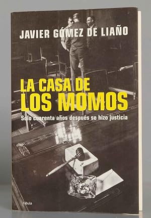 Seller image for La casa de los Momos. Javier Gmez de Liao Botella for sale by EL DESVAN ANTIGEDADES