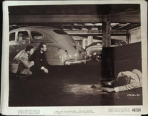 Bild des Verkufers fr Chicago Deadline 8 x 10 Still 1949 Alan Ladd in danger! zum Verkauf von AcornBooksNH