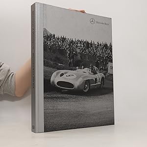 Bild des Verkufers fr Milestones of motorsports: Mercedes-Benz 300 SLR zum Verkauf von Bookbot