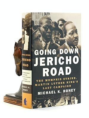 Bild des Verkufers fr Going Down Jericho Road: The Memphis Strike, Martin Luther King's Last Campaign zum Verkauf von Arches Bookhouse