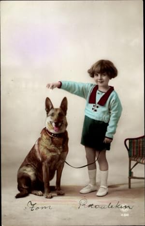 Ansichtskarte / Postkarte Mädchen mit einem Schäferhund