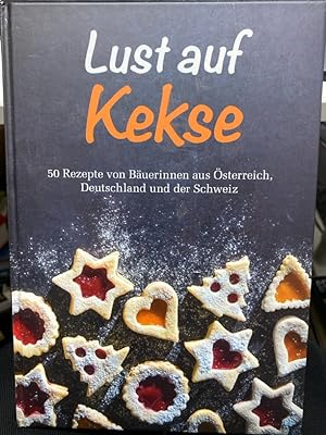 Bild des Verkufers fr Lust auf Kekse : 50 Rezepte von Buerinnen aus sterreich, Deutschland und der Schweiz. 50 Rezepte von Buerinnen aus sterreich, Deutschland und der Schweiz Wenn es im Haus nach Keksen duftet, dann ist Weihnachten nicht mehr weit. Wir haben in einem groen Backwettbewerb die besten Rezepte von Buerinnen aus sterreich, Sddeutschland und der Schweiz gesammelt und prmiert. Von raffiniert ber klassisch, mit Schokolade, Nssen und Gewrzen   alle Rezepte in diesem Buch machen Lust auf Kekse. zum Verkauf von bookmarathon