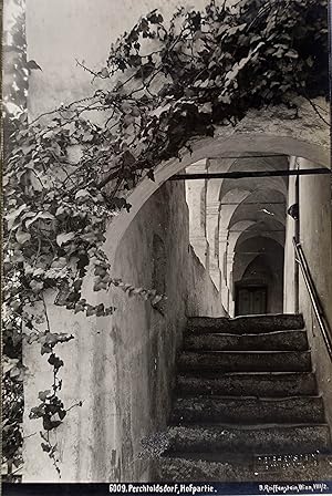 Perchtoldsdorf, Hofpartie. Originalfotografie (Silbergelatine mit Prägestempel "Reiffenstein Wien...