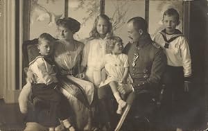 Foto Ansichtskarte / Postkarte Herzog Karl Eduard von Sachsen-Coburg-Gotha mit Familie, Portrait