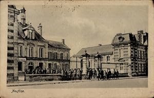 Ansichtskarte / Postkarte Neuflize Ardennes, Straßenpartie, Soldaten