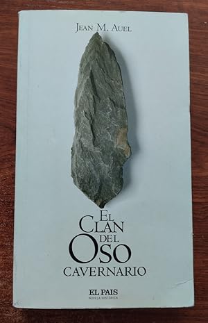 Seller image for El clan del oso cavernario (Los hijos de la Tierra 1) for sale by Librera Ofisierra