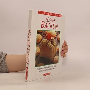 Seller image for Alt-Wiener Kuchen und Torten for sale by Bookbot