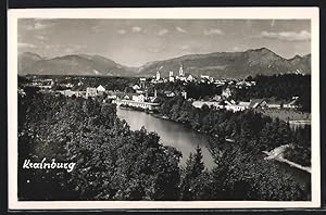 Ansichtskarte Krainburg, Ortsansicht gegen die Berge aus der Ferne