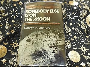 Immagine del venditore per Somebody Else Is on the Moon venduto da Veronica's Books