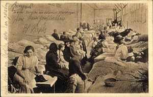 Ansichtskarte / Postkarte Baracke von ostpreußischen Kriegsflüchtlingen, Schlafsaal, Frauen, Kind...