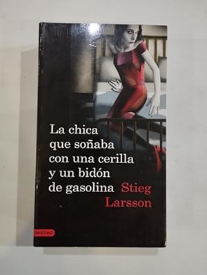 Imagen del vendedor de La chica que soaba con una cerilla y un bidn de gasolina a la venta por Saturnlia Llibreria