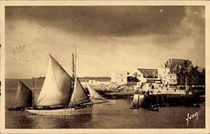 Ansichtskarte / Postkarte Concarneau Finistère, Hafen, Fischerboot bei der Rückkehr