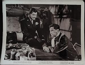 Immagine del venditore per Command Decision 8 x 10 Still 1948 Clark Gable and upset pilot John Hodiak! venduto da AcornBooksNH