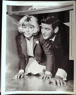 Bild des Verkufers fr The Glass Bottom Boat 8 x 10 Still 1966 Doris Day and Rod Taylor under a desk! zum Verkauf von AcornBooksNH