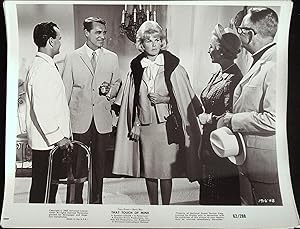 Bild des Verkufers fr That Touch of Mink 8 x 10 Still 1962 Doris Day, Cary Grant! zum Verkauf von AcornBooksNH