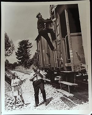 Image du vendeur pour The Biggest Bundle of Them All 8 x 10 Still 1968 Raquel Welch, Godfrey Cambridge mis en vente par AcornBooksNH