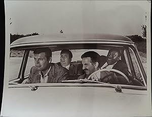 Bild des Verkufers fr The Biggest Bundle of Them All 8 x 10 Still 1968 Robert Wagner, Godfrey Cambridge zum Verkauf von AcornBooksNH