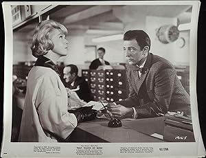 Image du vendeur pour That Touch of Mink 8 x 10 Still 1962 Doris Day, John Astin! mis en vente par AcornBooksNH